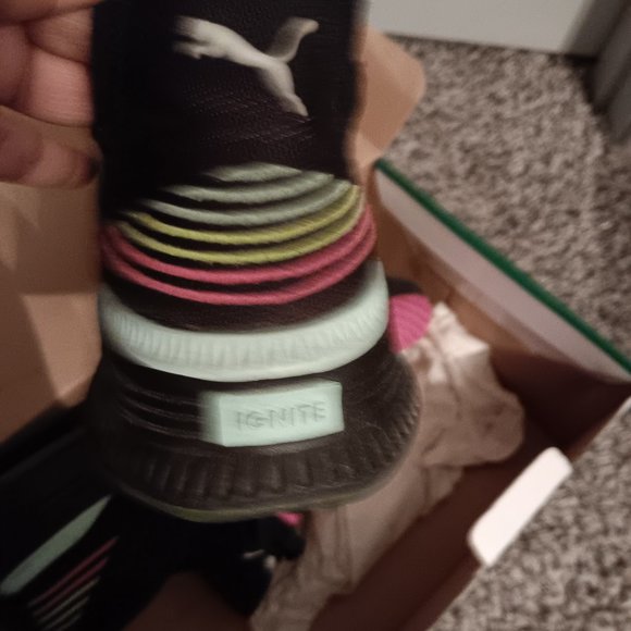 Puma shoes - Picture 3 of 4